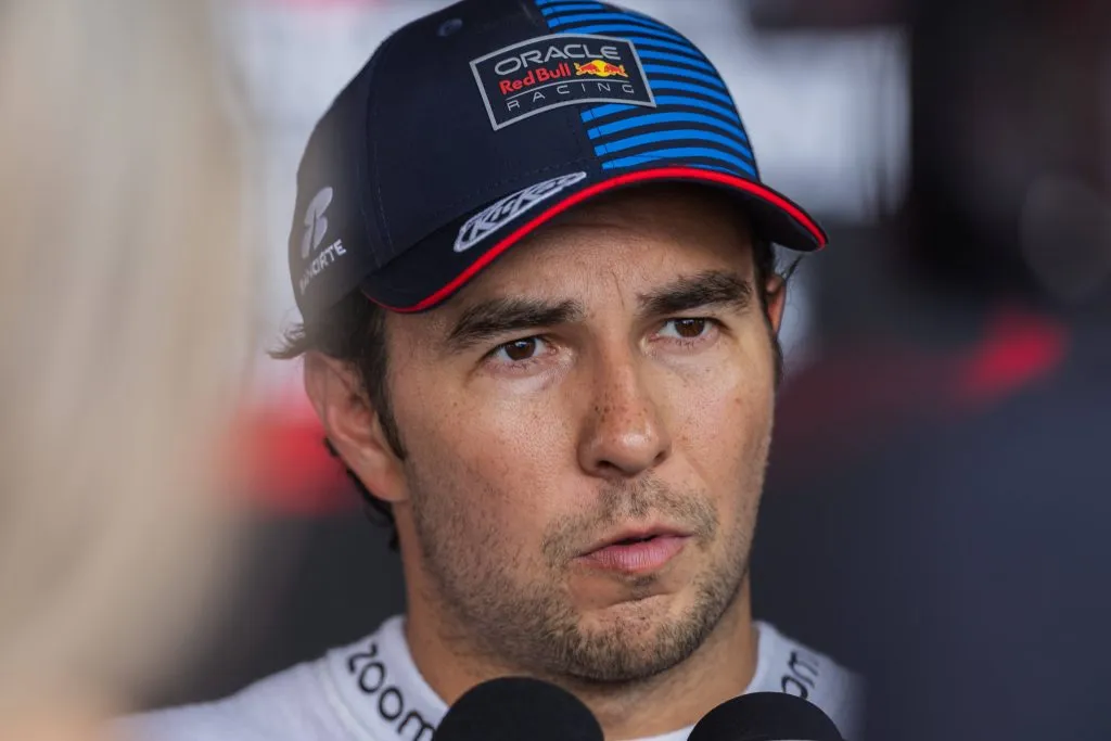 Sergio Pérez se mantiene cauto a pesar de su delicada situación (IMAGO)