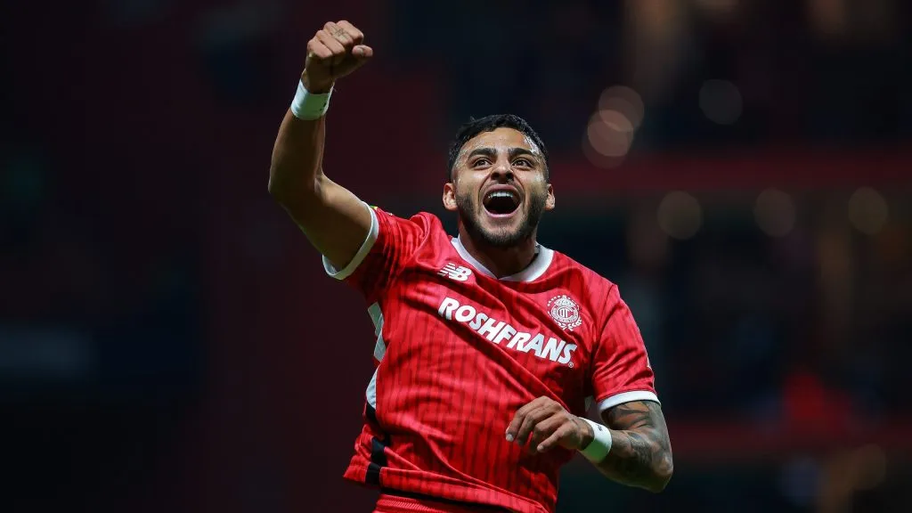 Alexis Vega y su felicidad de volver a anotar [Foto: Getty Images]