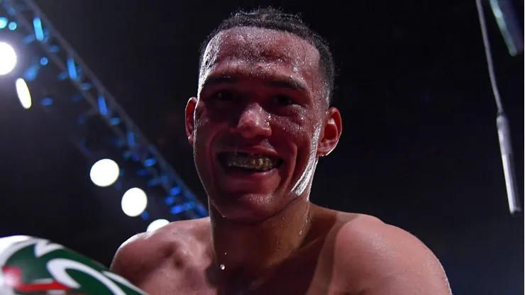 David Benavidez tiene que decidir en que división se queda para pelear o no ante Canelo Álvarez.