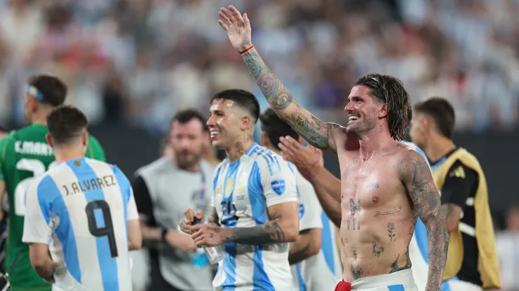 Los jugadores de Argentina van por su cuarto título seguido.