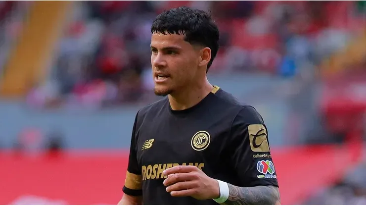 Maxi Araujo podría salir de Toluca este mercado.