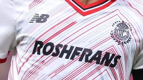 Fanáticos señalaron a un futbolista por su actuación.