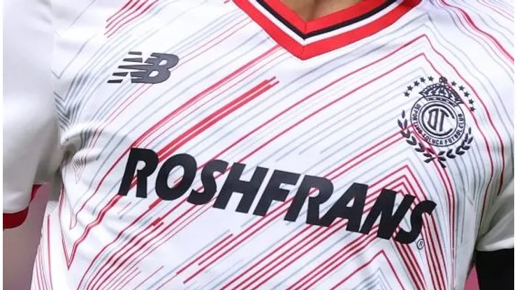 Fanáticos señalaron a un futbolista por su actuación.