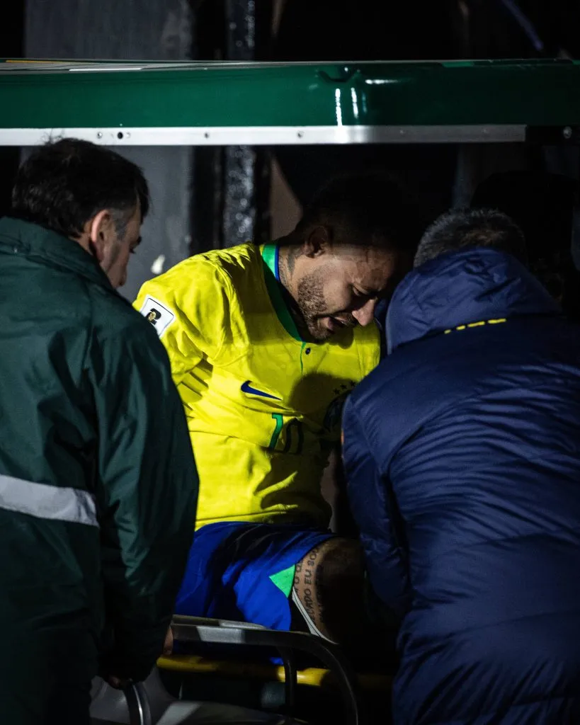 Neymar sufrió la rotura del ligamento cruzado anterior y del menisco de su pierna izquierda. (Imago)