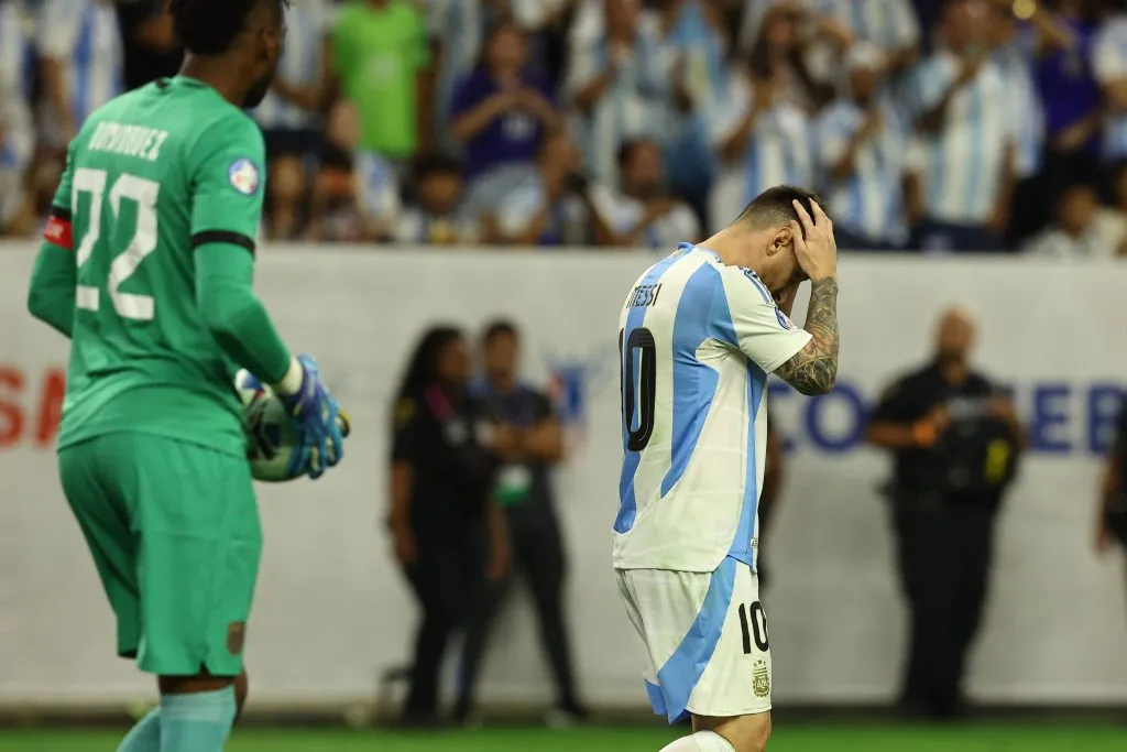 Lionel Messi no pudo convertir su penalti “a lo Panenka” frente a Ecuador. (Imago)