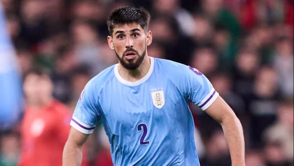 Bruno Méndez, con la playera de la Selección Uruguaya [Foto: Getty Images]