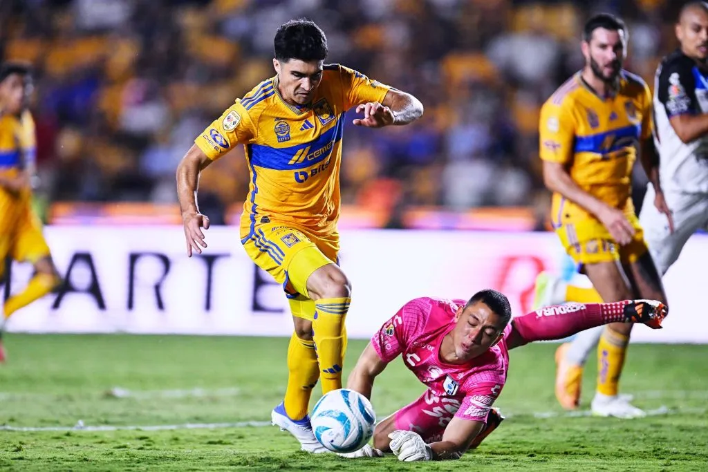 Fernando Tapia en un juego ante Tigres UANL (IMAGO)