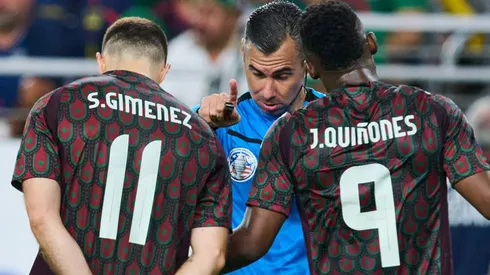 La Selección Mexicana le reclamó tres penales al árbitro Mario Escobar.