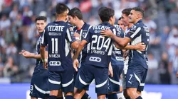 En Rayados celebran un gol de Berterame.