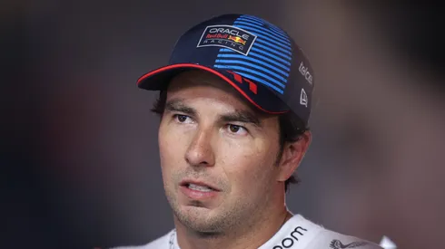 Checo Pérez platicó con la prensa tras la FP2