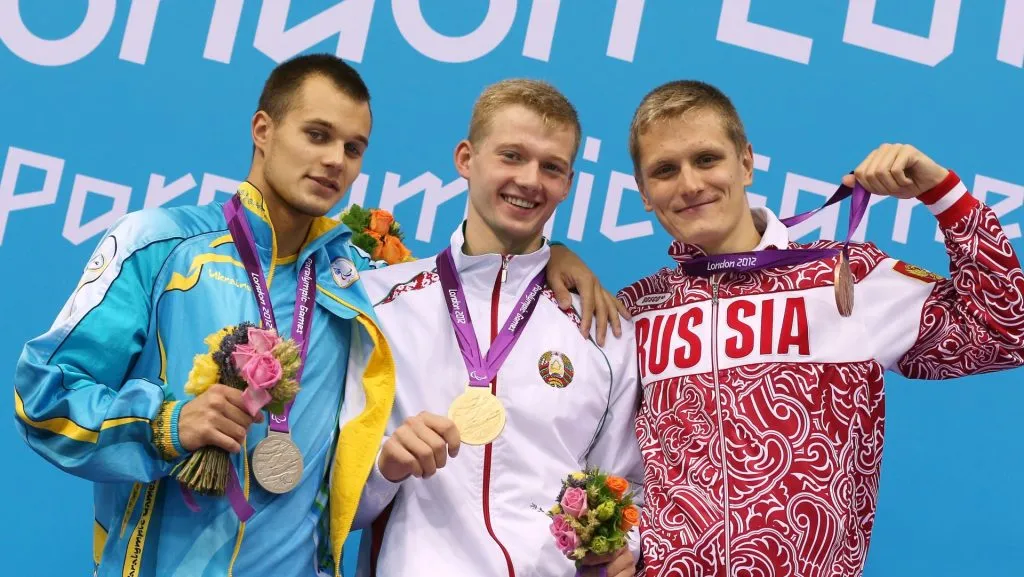 Chufarov (izquierda) con una de sus medallas en Londres 2012 (Getty)