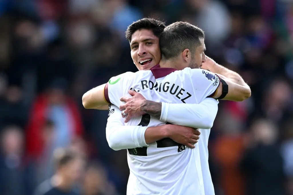 Álvarez y Rodríguez en un fraternal abrazo en West Ham. [Foto Getty Images]