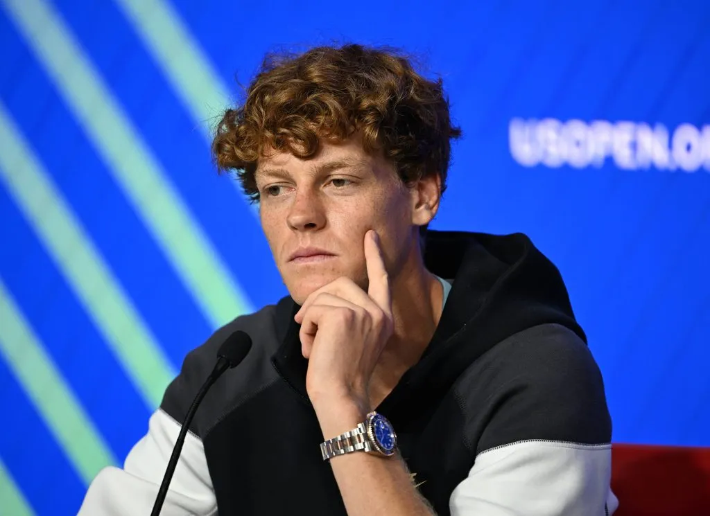Jannik Sinner habló en conferencia de prensa comentando la situación. [Foto IMAGO]
