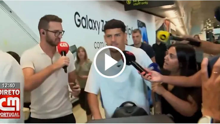 Maxi Araujo y un incómodo momento en su arribo a Portugal.