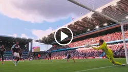 El portero español evitó la caída de la valla de su equipo.