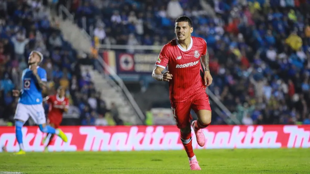 La mayor venta, por ahora, es del delantero uruguayo (Getty Images)