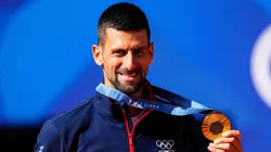 August 4, 2024, Paris, Paris, FRANCE: Gold medallist Novak Djokovic of Serbia poses on the podium during the Tennis Men s Singles medal ceremony after the Men s Singles Gold medal match on Court Philippe-Chatrier at Roland-Garros Stadium during the Paris 2024 Olympics Games on August 04, 2024 in Paris, France. Paris FRANCE - ZUMAa181 20240804_zaa_a181_328 Copyright: xOscarxJxBarrosox