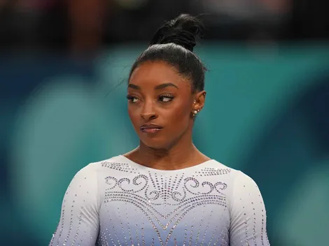 Es la madre biológica de Simone Biles, la abandonó y busca reconciliarse