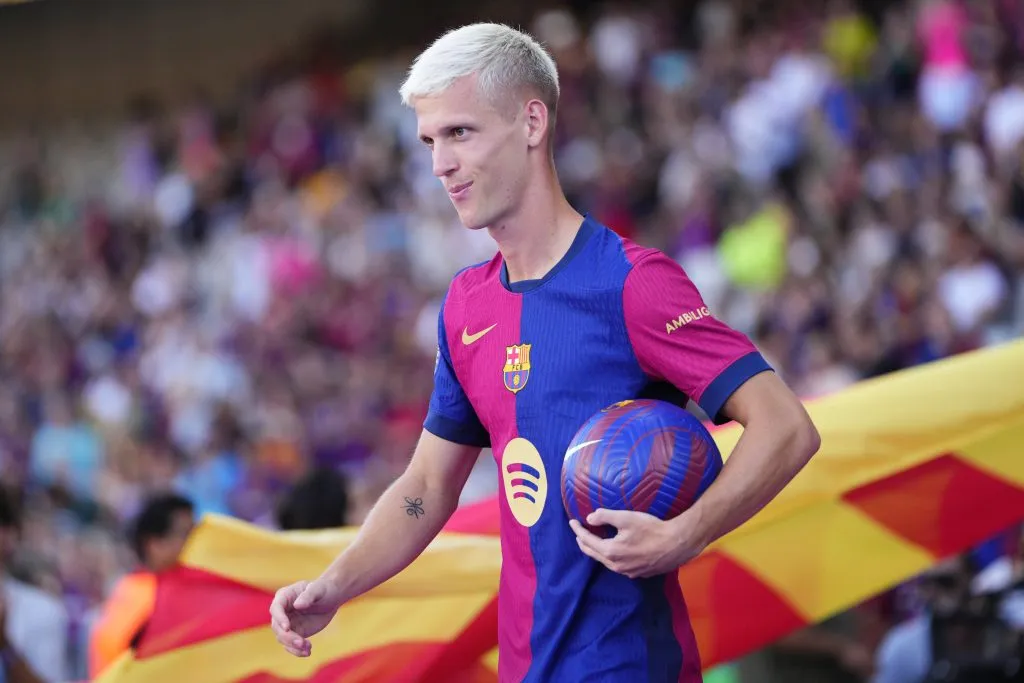 Dani Olmo fue presentado pero aún deberá esperar para su debut con Barcelona (IMAGO)