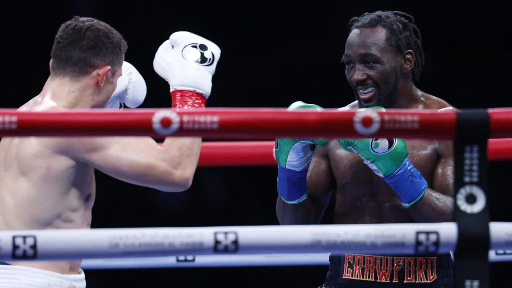 Terence Crawford venció a Israil Madrivov para consagrarse