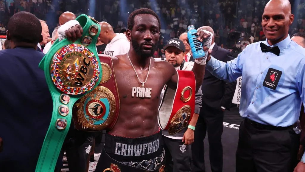 Terence Crawford parece haberse cansado de esperar a Canelo Álvarez.
