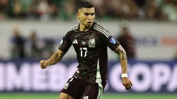 Rayados pretende sacar a Oberlín Pineda del AEK de Grecia