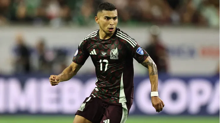 Rayados pretende sacar a Oberlín Pineda del AEK de Grecia