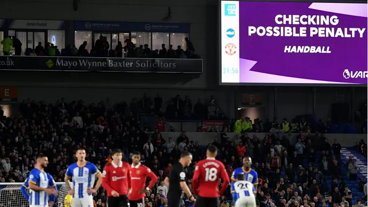 La Premier Leagues aplicaría cambios en el uso del VAR