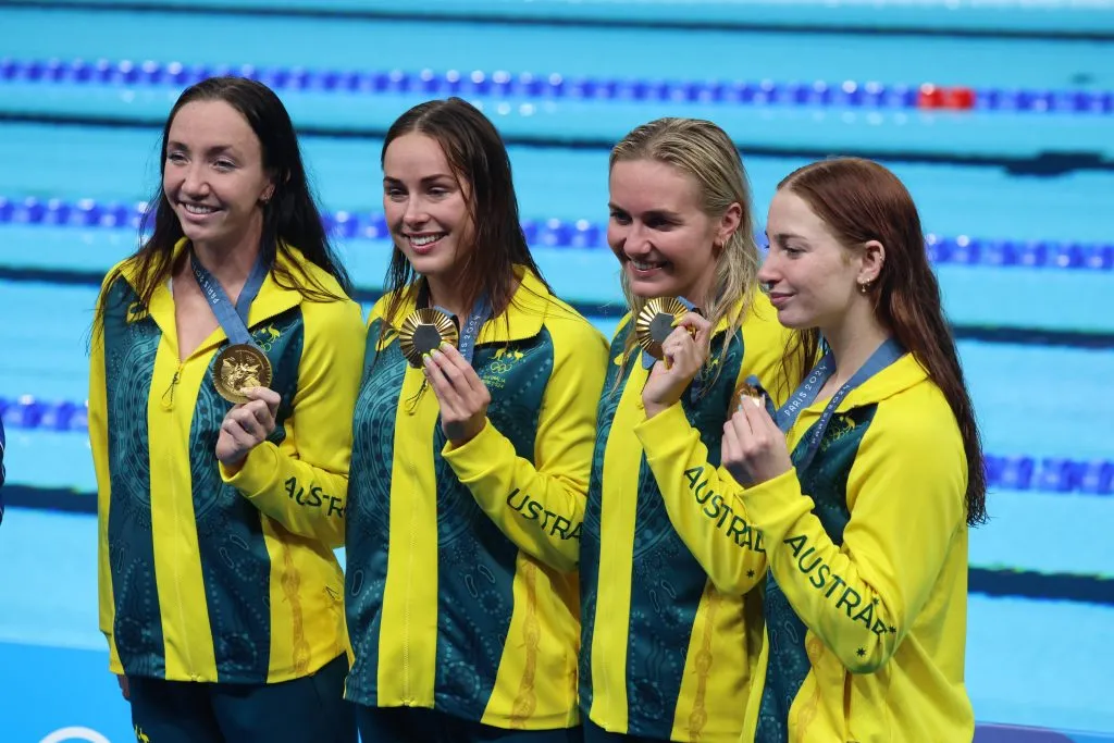 El equipo australiano femenino de natación ganó el oro en Relevo 4×200 (IMAGO)