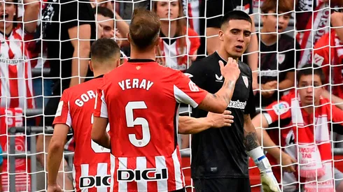 La afición del Athletic aprobó el debut de Álex Padill