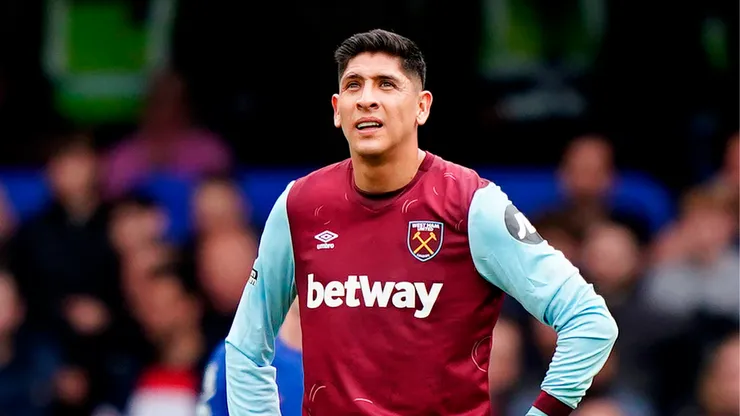Edson Álvarez está cada vez más lejos de Old Trafford