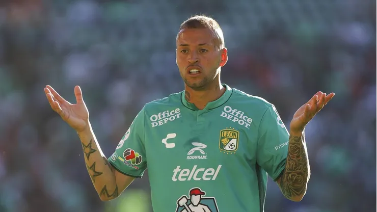 Fin de la novela: Diente López abandona Club León para jugar en un gigante del continente