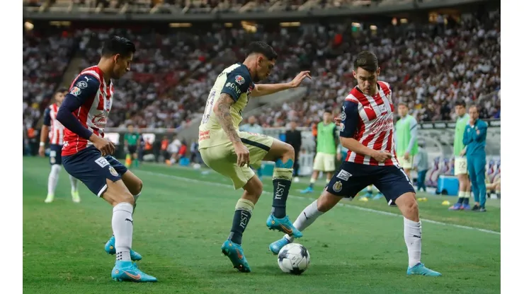 Chivas y América chocan por la ida de las semifinales de la Liga MX.