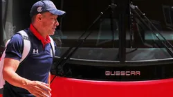 Ignacio Ambriz en su llegada al estadio.