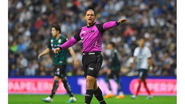 Oscar Macías Romo durante sus decisiones equivocadas.