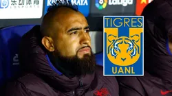 Arturo Vidal, en la banca de un partido del Barcelona.