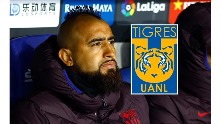 Arturo Vidal, en la banca de un partido del Barcelona.