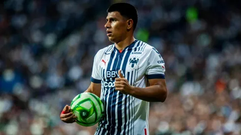 Jesús Gallardo durante el partido ante Santos.