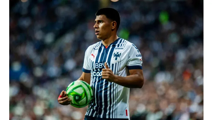 Jesús Gallardo durante el partido ante Santos.