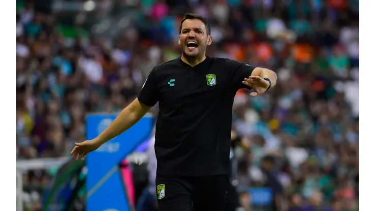 Larcamón, molesto con el formato de la Liga MX.