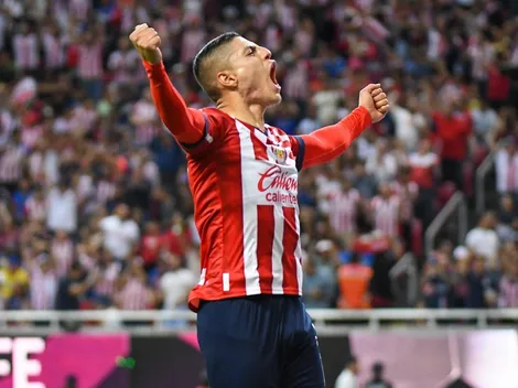 Chivas superó a Cruz Azul gracias al regalo de Chuy Corona
