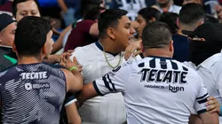 Aficionados durante la pelea.