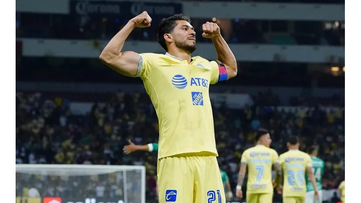 Henry Martin en el festejo de gol en el Azteca.