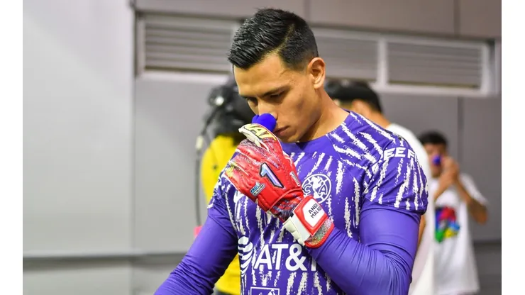 Luis Malagón respeta a Guillermo Ochoa, pero incomoda al exportero de América.