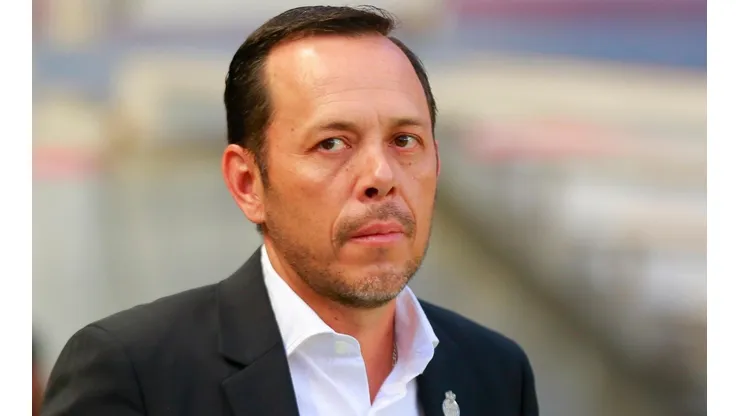 Eduardo Fentanes, cuestionado por la afición de Santos.