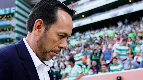 Eduardo Fentanes, sentenciado por la afición.