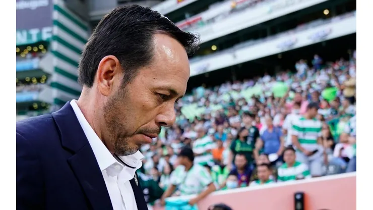 Eduardo Fentanes, sentenciado por la afición.