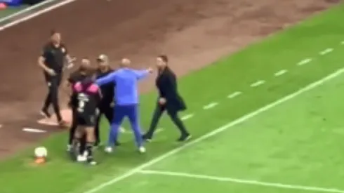 Fernando Ortiz y Nicolás Larcamón discutieron durante el partido