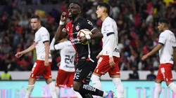 "Calladitos se ven más bonitos": Quiñones a los jugadores de Chivas