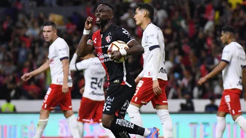 "Calladitos se ven más bonitos": Quiñones a los jugadores de Chivas